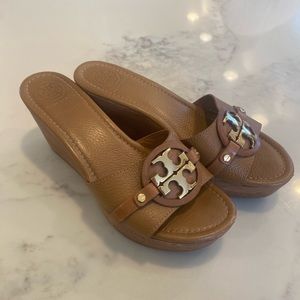 Tory Burch size 9 brown and gold sandals
